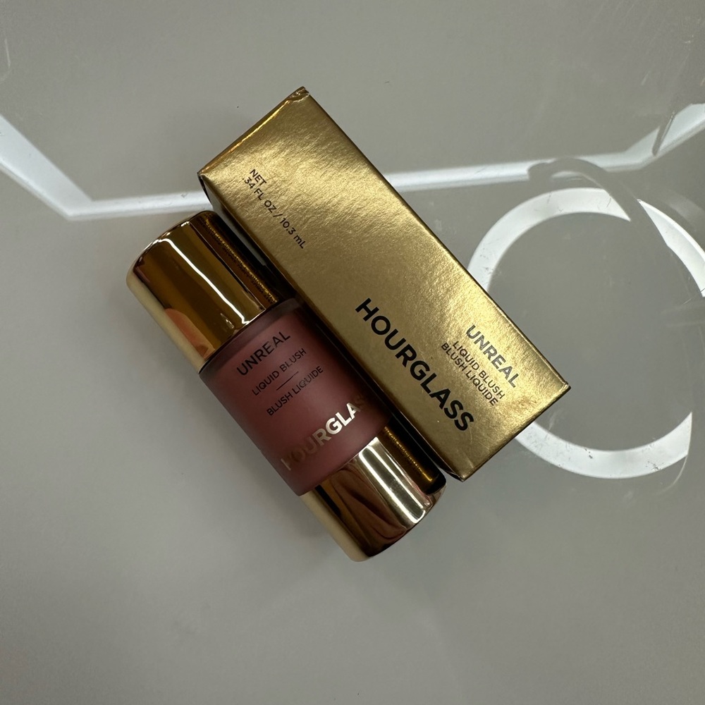 Hourglass Unreal Liquid Blush “Scene”